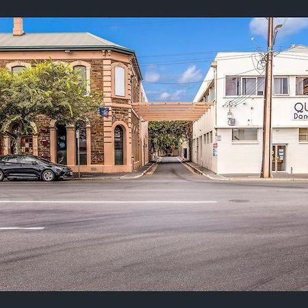 Studio 436/247 Gouger In The City Ex Hotel Room Adelaide Exterior photo